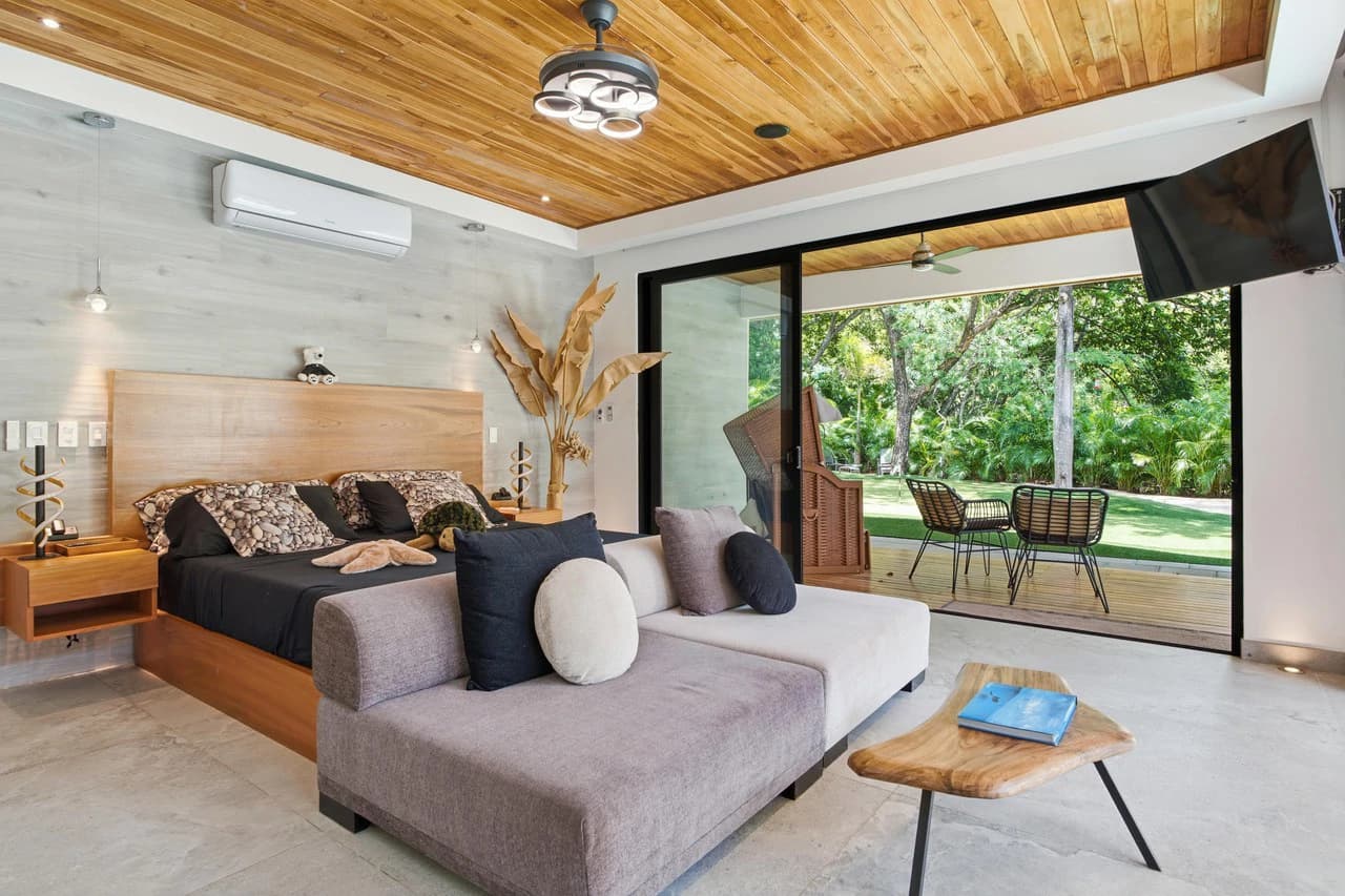 Casa La Ola Perfecta: Luxury 5-Bedroom Home with Pool, short walk to the Beach in Hacienda Pinilla - photo 16