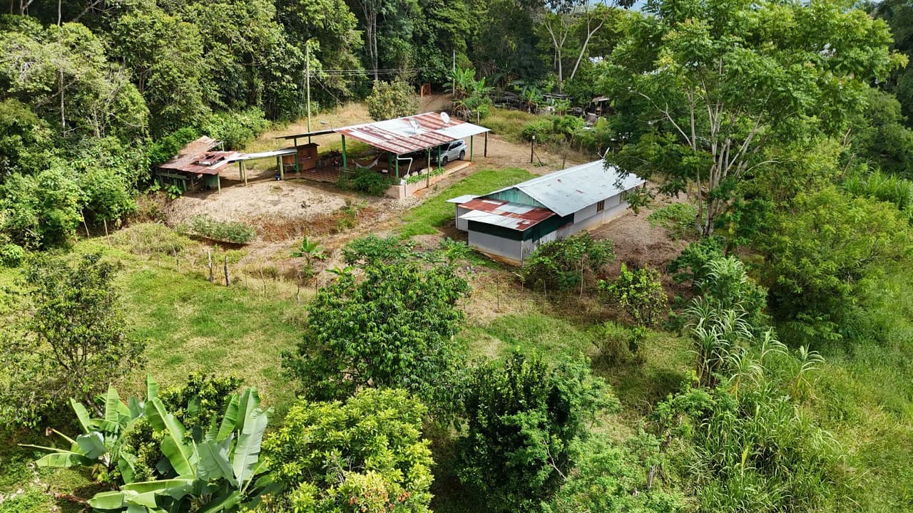 Se vende propiedad con casa tradicional en La Ceniza: Home Construction Site For Sale in La Ceniza