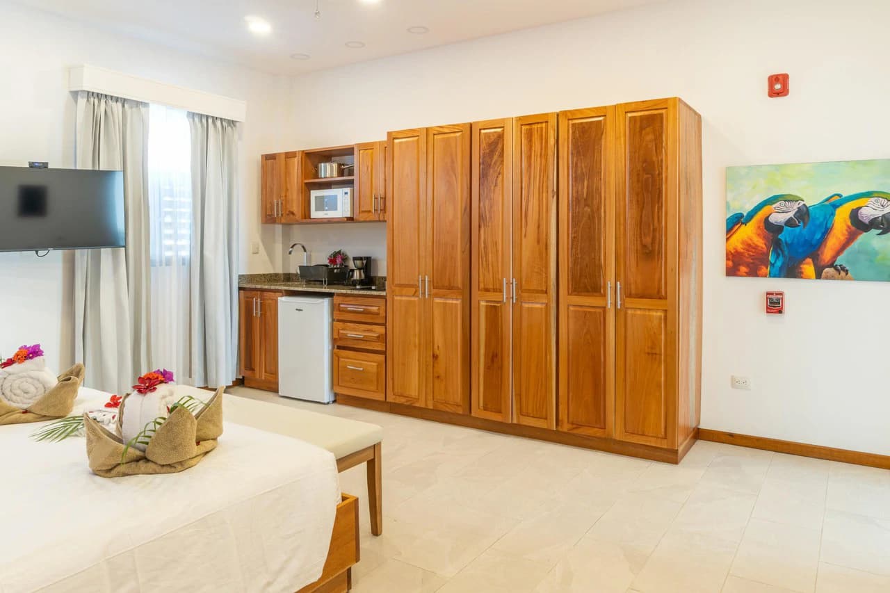 Beachfront Luxury Mixed Use Multi-Unit Residence - photo 15