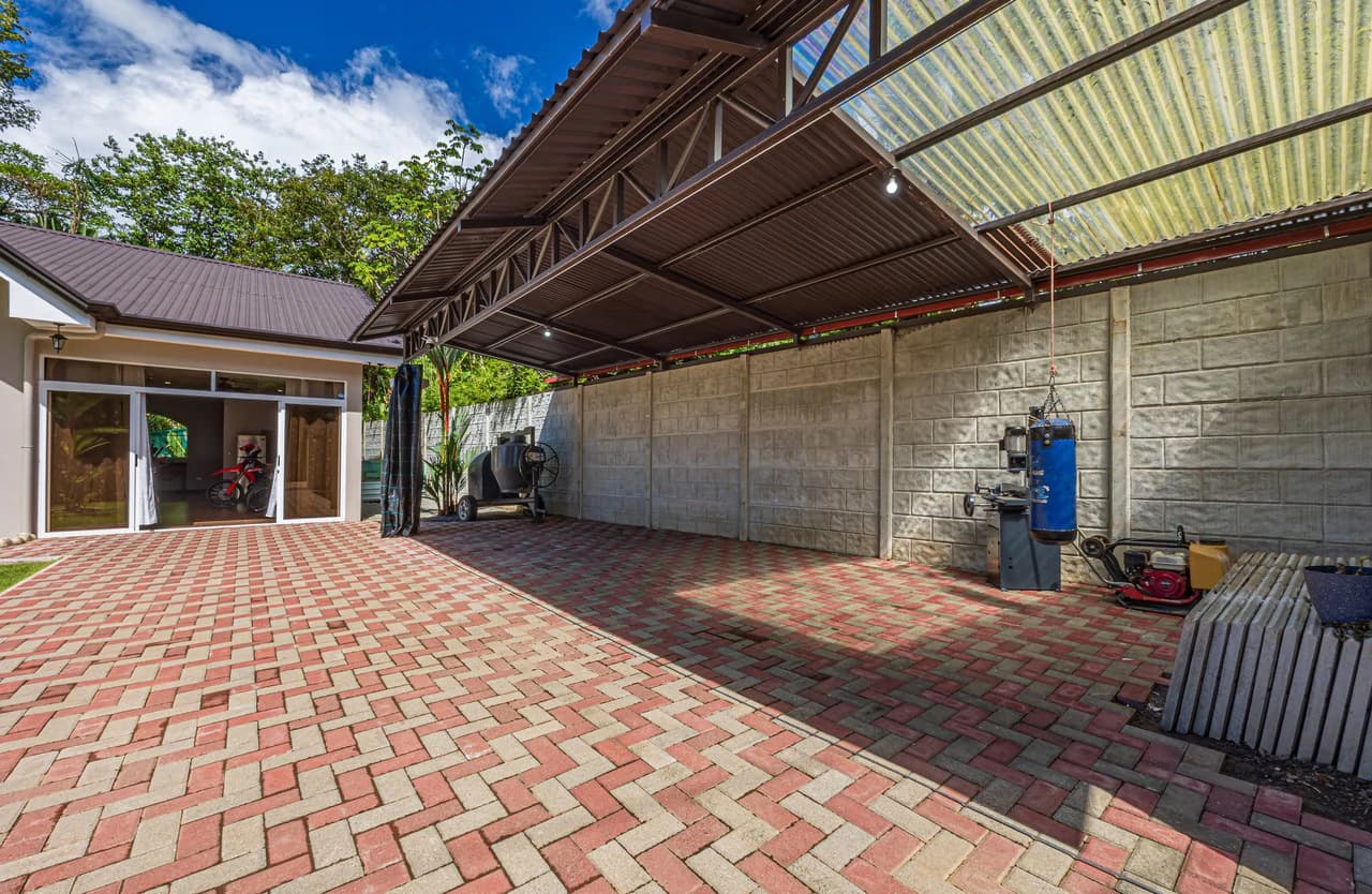 Exceptional 5-Bedroom Residence on Los Laureles Street – Prime Location & Versatile Layout - photo 31