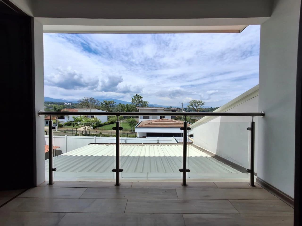 Move In Ready with private pool! - photo 7