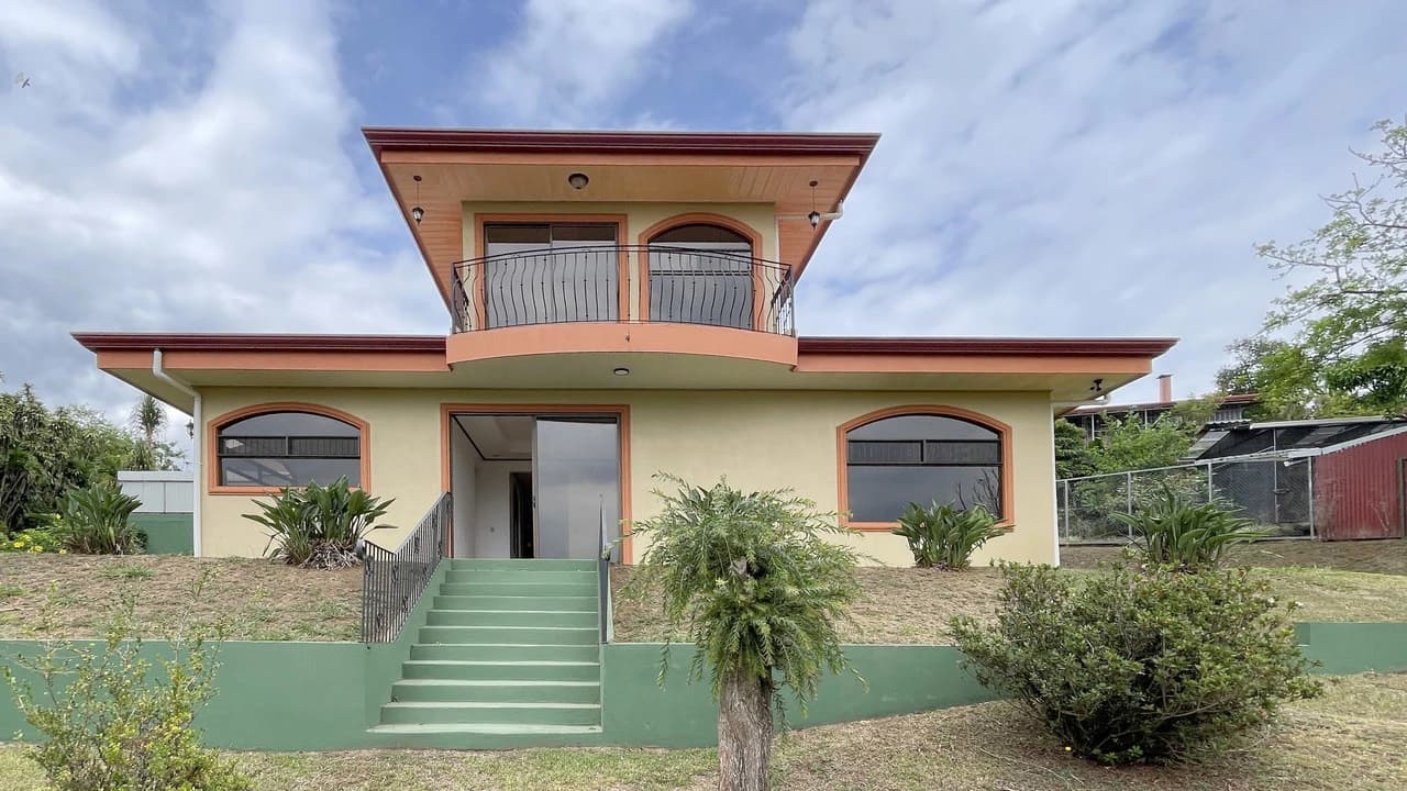 House for Sale in San Isidro, Grecia – 3,359 m² Lot with View - photo 4