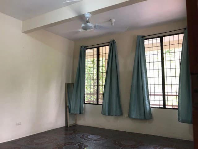 0.27 ACRES – 3 Bedroom Solid & Beautiful Home In Central Location, Easy 2WD Access!!! - photo 11