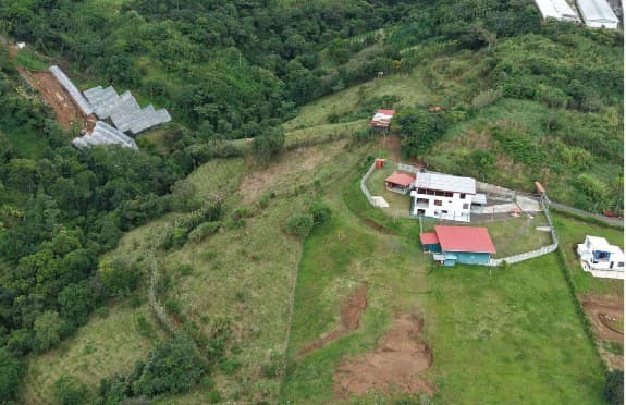 Casa Vista!: 3 level Cityview Hilltop Estate + 27,980m2