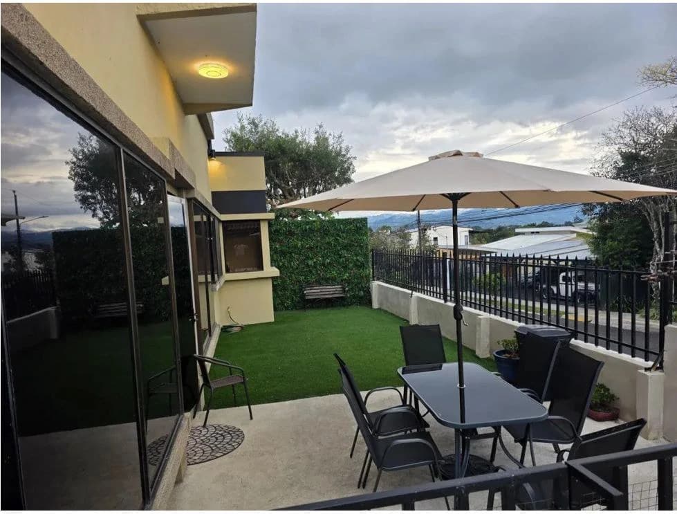 Elegant Family Home with Large Patio and Green Views in San Ramón de La Unión - photo 15