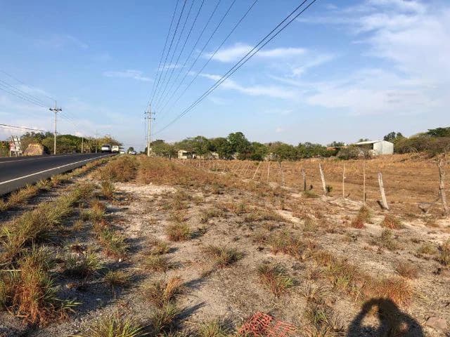 Commercial Property for sale, Located directly in front of the national Route #21 and Diagonal from the new project NYA - photo 10