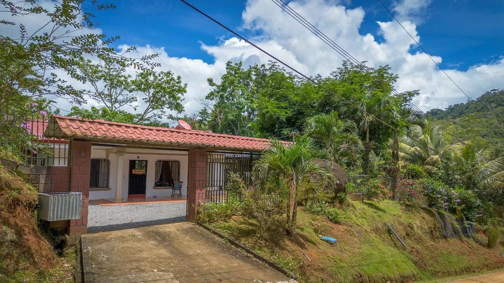 Mountain House For Sale in San Isidro del General