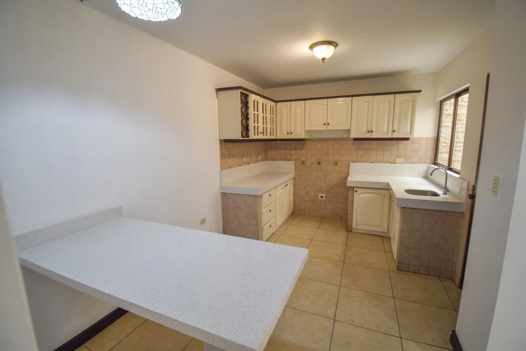 Excelente Oportunidad Propiedad con 2 casas en Trejos Montealegre: House For Sale in Trejos Montealegre - photo 12