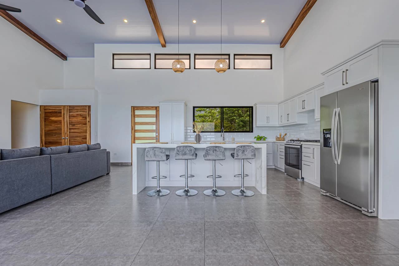 CHONTALES NEW VILLA WITH PANORAMIC OCEAN AND MOUNTAINS VIEWS: Mountain Villa For Sale in Ojochal - photo 4