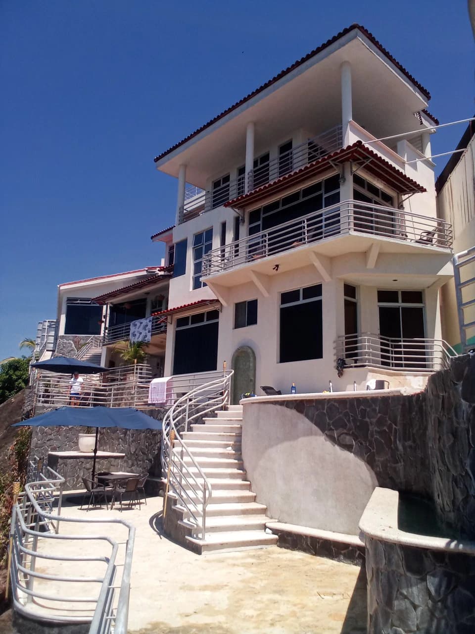 Celebrity Escape: Exquisite 4-Level Mansion with Private Infinity Pool in Altos Leona Mar! - photo 15