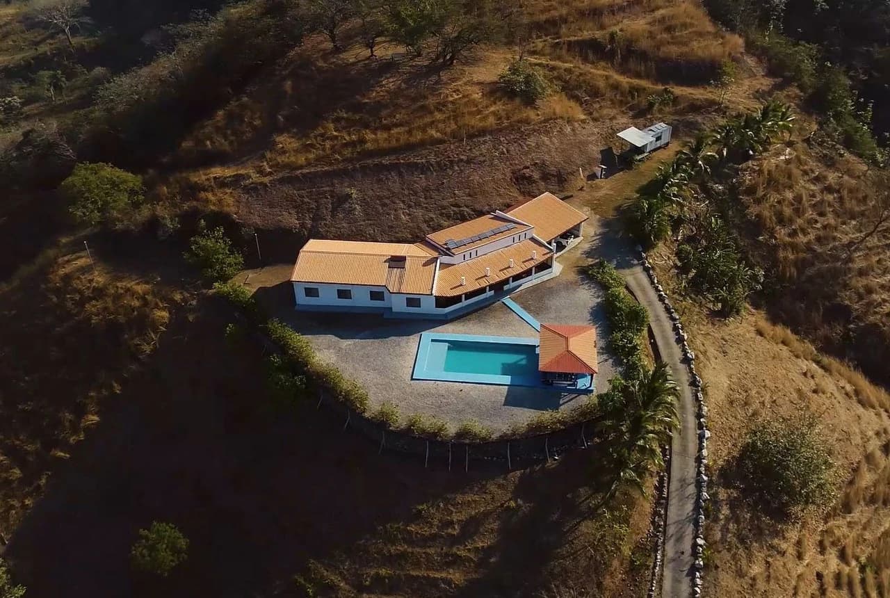 Finca Las Nubes: Amazing 75 Hectare / 185 Acre Finca, with a 300 m2 Main Home and Pool Built above the Clouds - photo 2