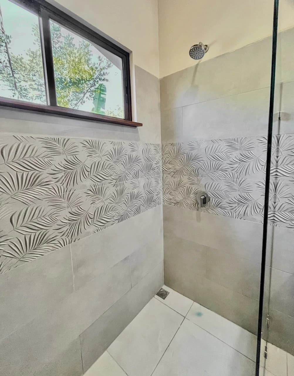 .075 ACRES – 2 Bedroom New Construction Home, Walk to the River, 5min to Playa Matapalo, 15min to Dominical!!!! - photo 18