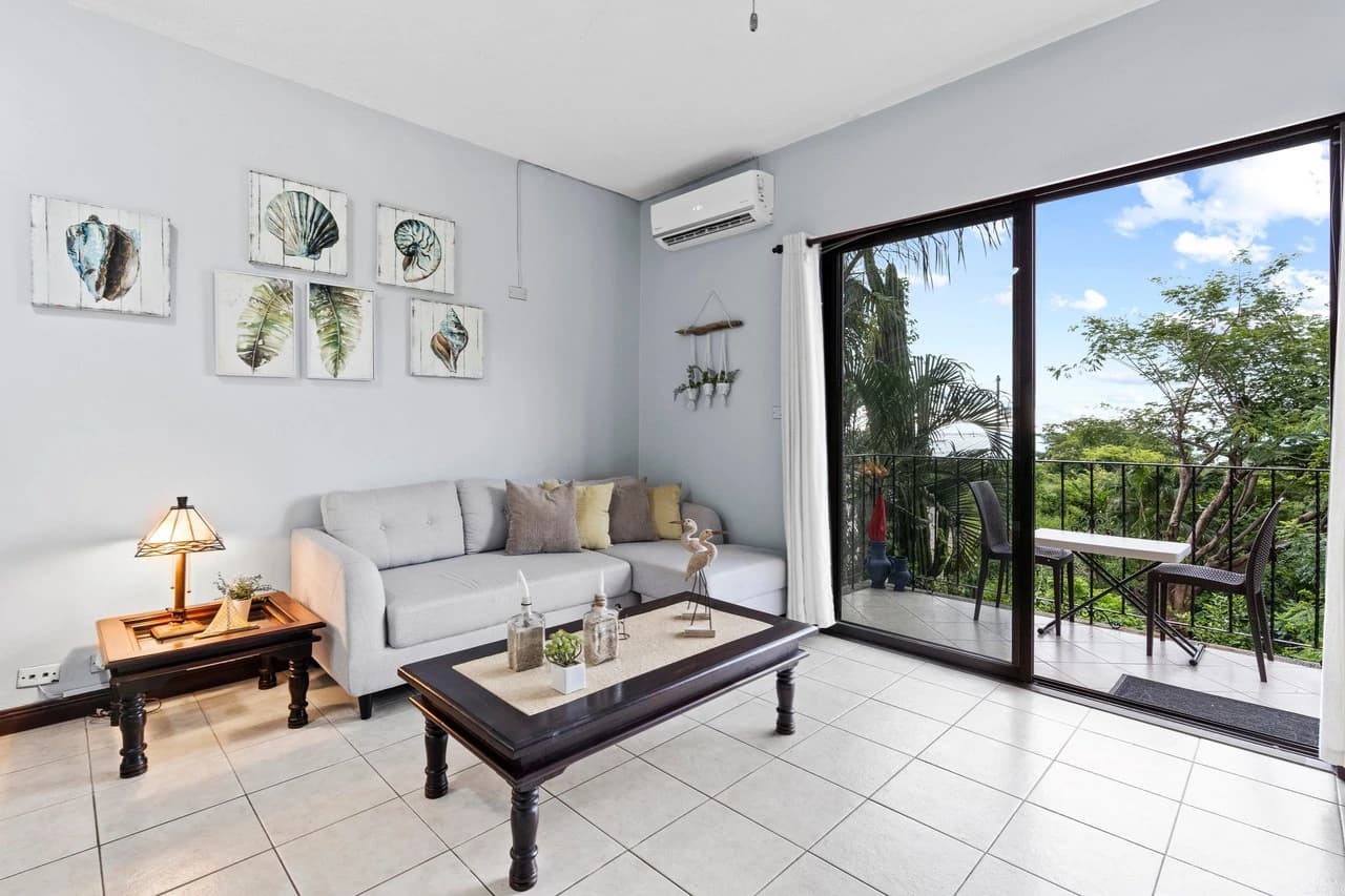 sunset hill unit 5: Cozy Ocean-View Condo for Sale – Walk to Tamarindo Beach - photo 11