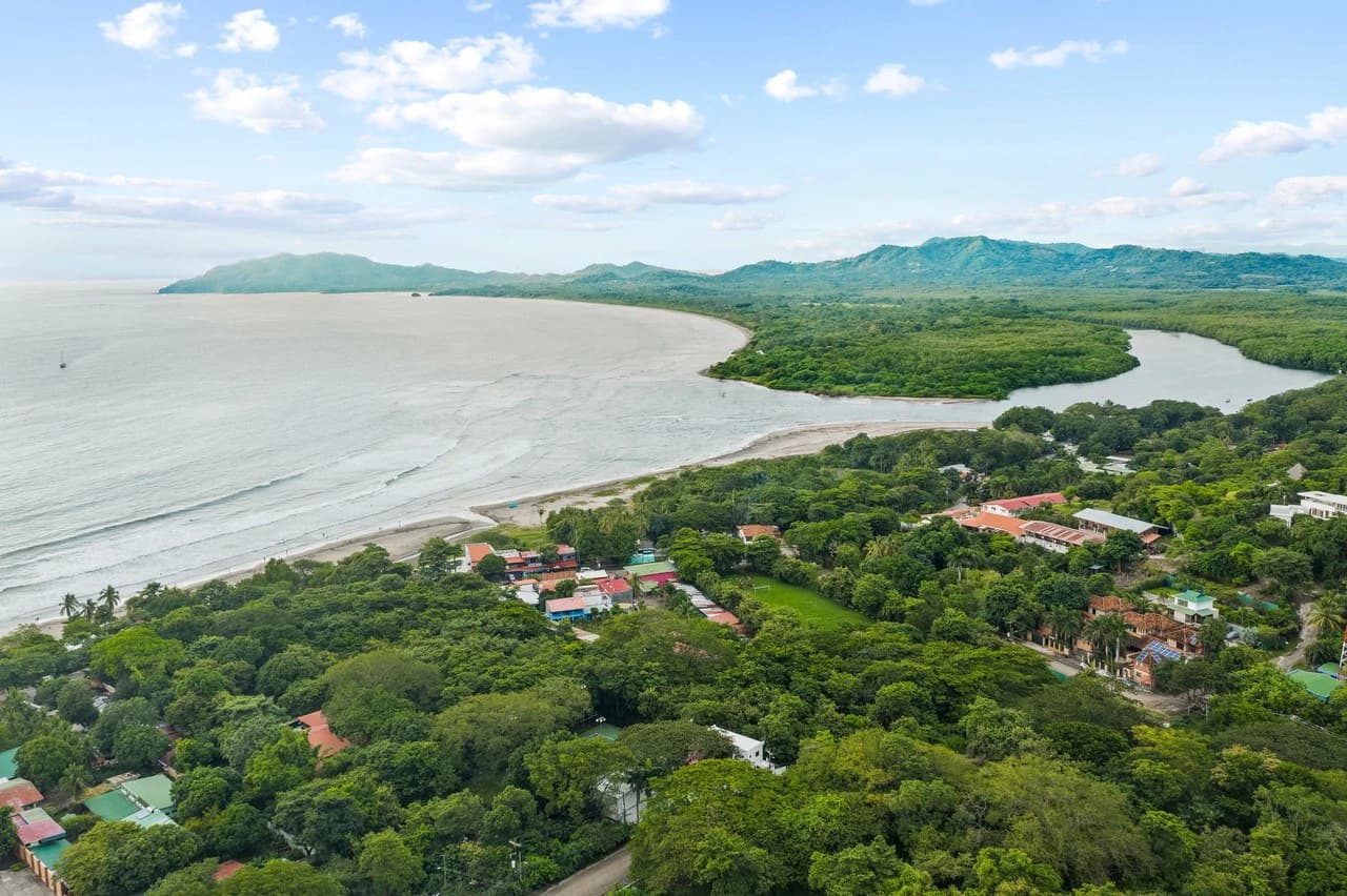 sunset hill unit 5: Cozy Ocean-View Condo for Sale – Walk to Tamarindo Beach - photo 1