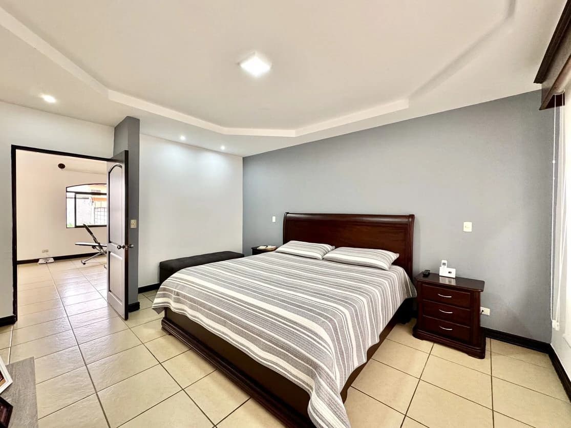 Residencial Los Crotos: Spacious 100% Concrete Home for Sale San Pablo de Heredia - photo 14