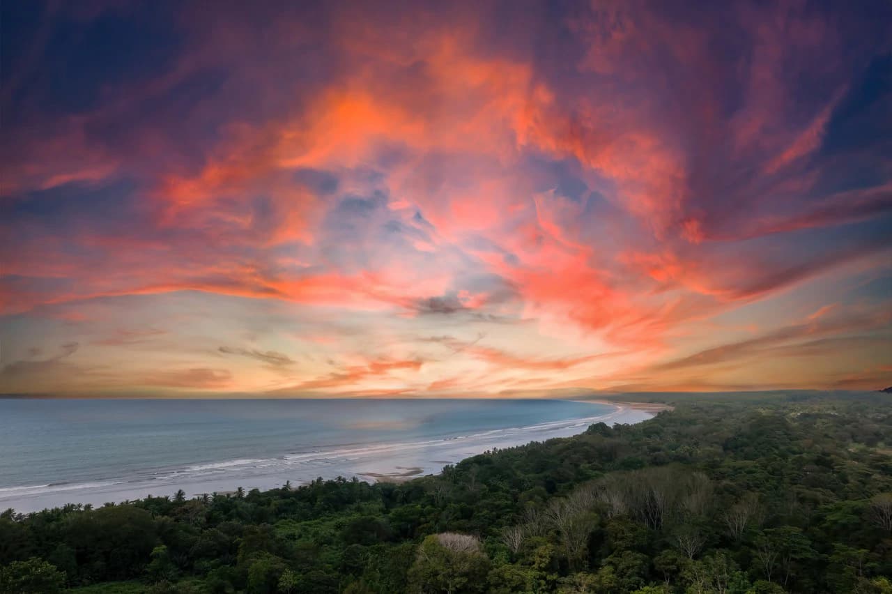 LUXURY PROPERTY WITH STUNNING OCEAN VIEWS IN UVITA, COSTA RICA. A GREAT INVESTMENT!: Mountain House For Sale in Uvita - photo 4