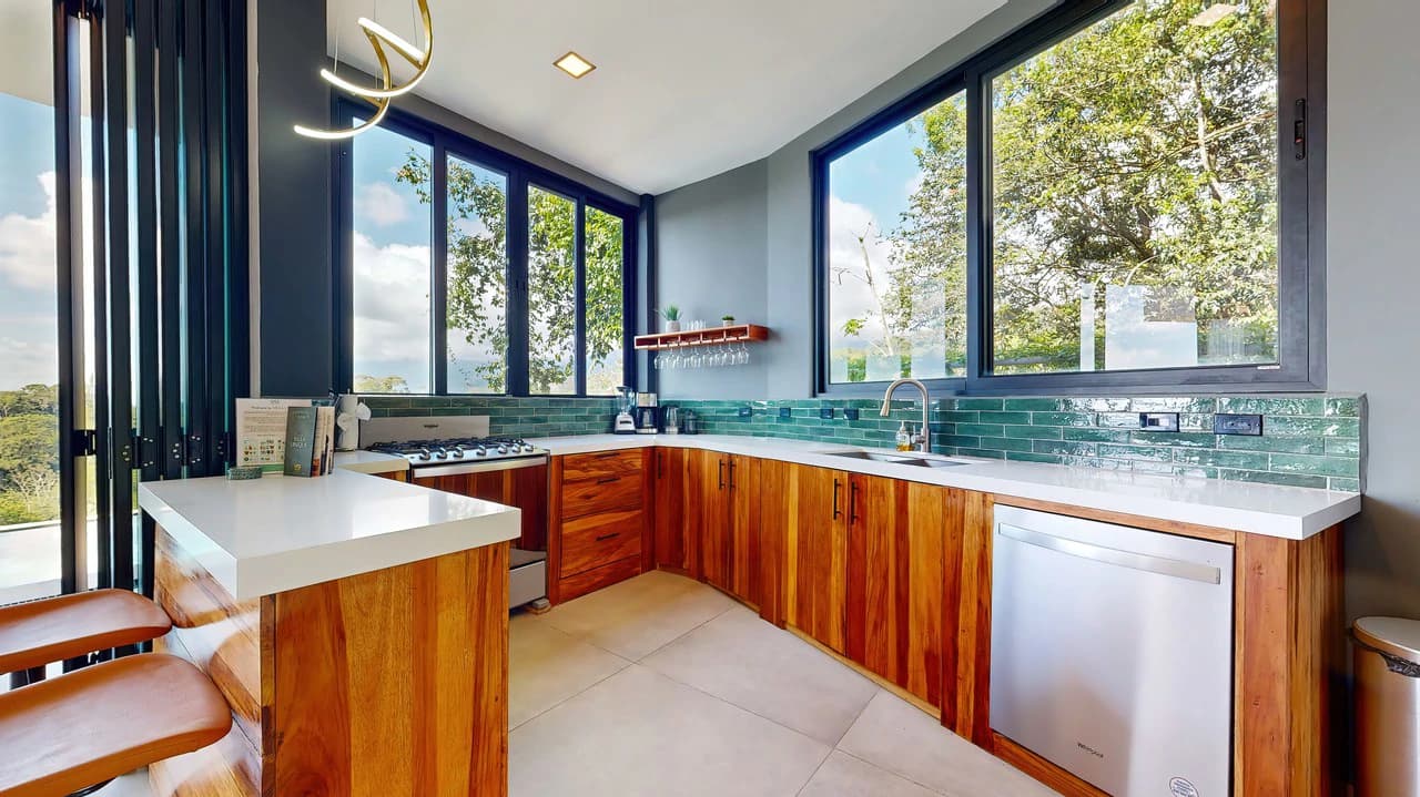 LUXURY PROPERTY WITH STUNNING OCEAN VIEWS IN UVITA, COSTA RICA. A GREAT INVESTMENT!: Mountain House For Sale in Uvita - photo 13