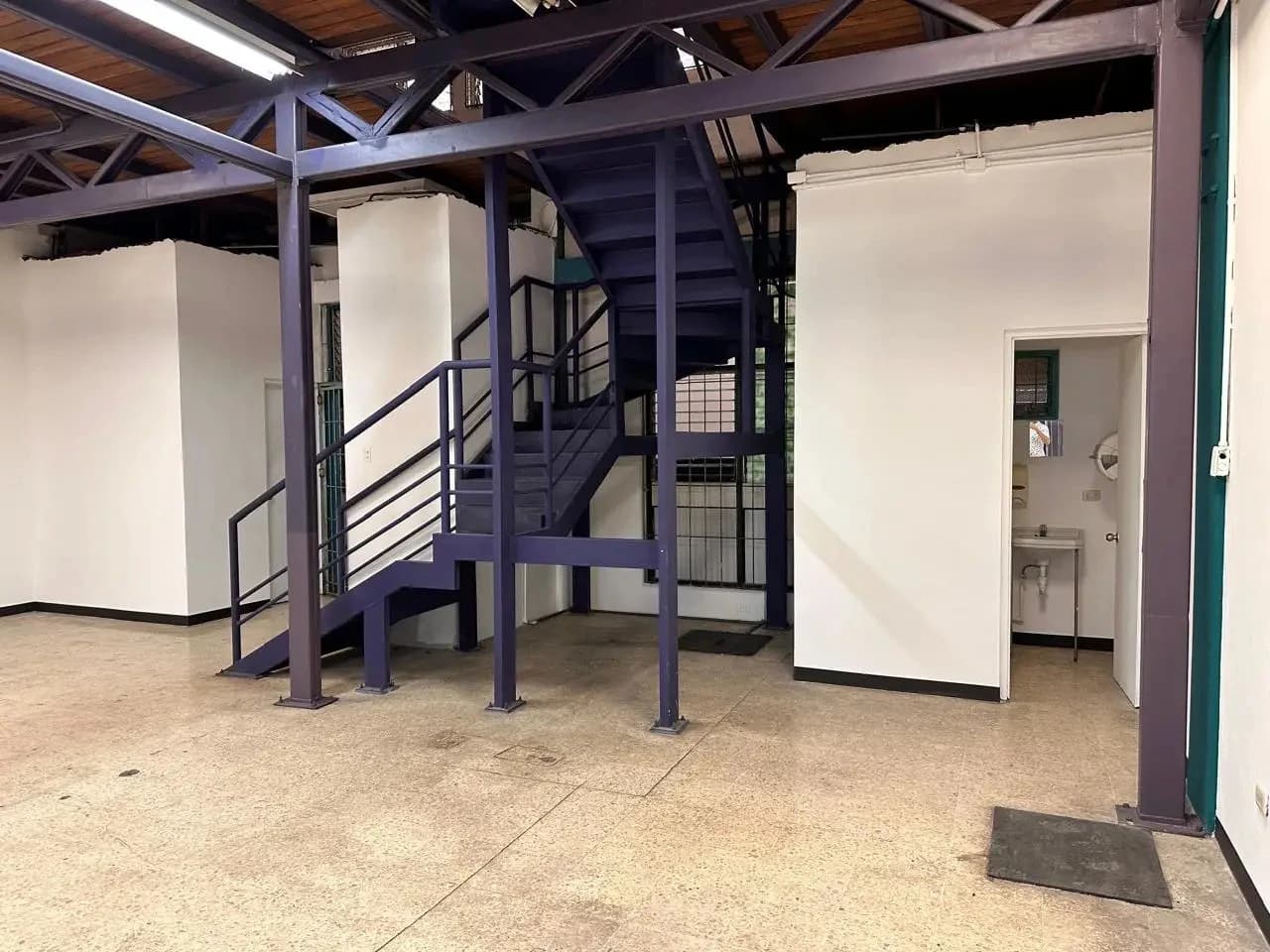 High-Impact Commercial Building in Downtown San José 698 m² of Construction | Catedral District | ZC-2 Zone - photo 6