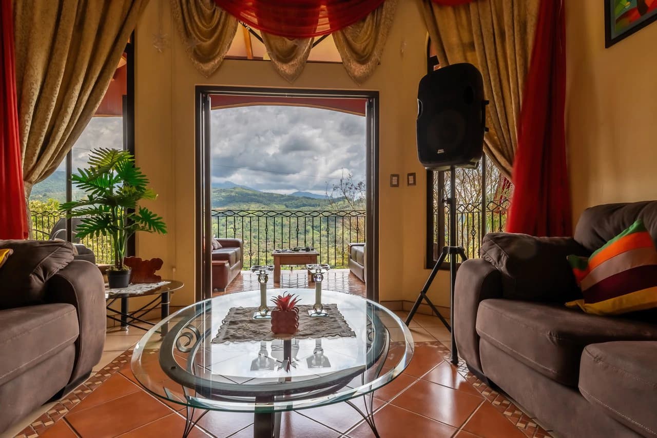 Spacious 5-Bedroom Colonial Home with 4 Bathrooms | La Bonita, Rivas - photo 9