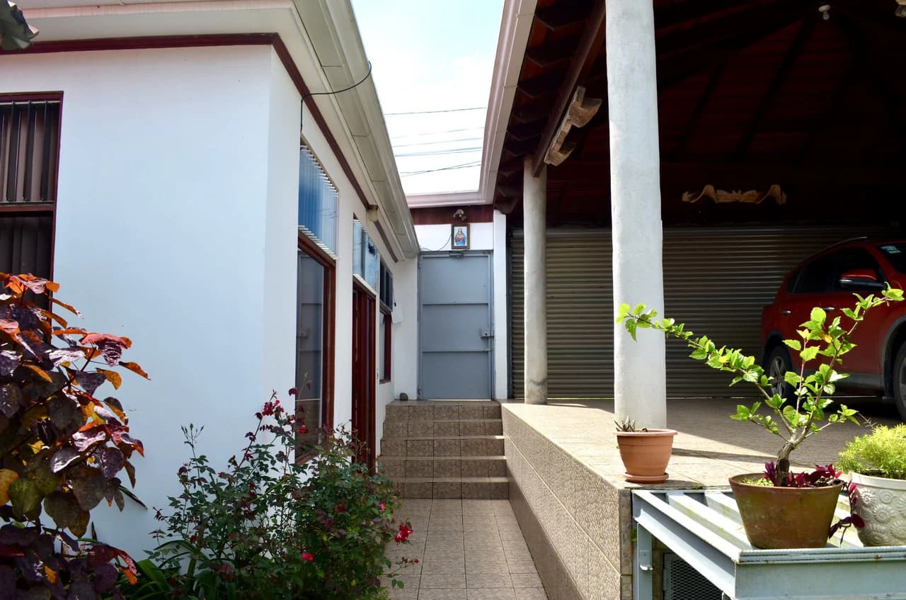 Beautiful one story house in San Luis, Santo Domingo, Costa Rica - photo 43