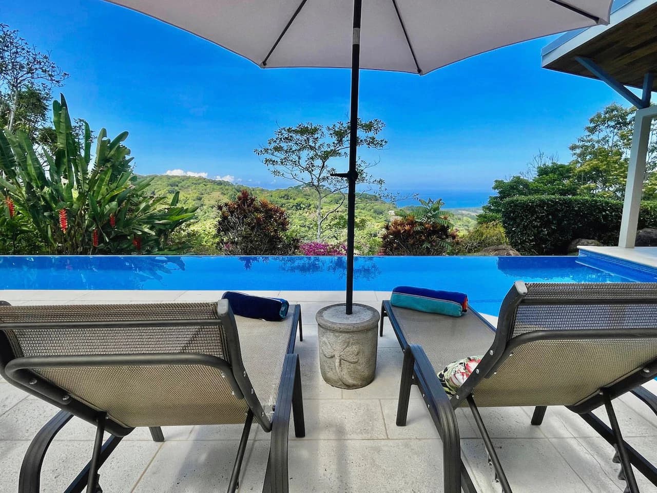 2.4 ACRES – 3 Bedroom Main Home Plus 1 Bedroom Casita And Cabina, Luxury Ocean View Property, 15min to Dominical!!: Near the Coast and Mountain House For Sale in Lagunas - photo 6