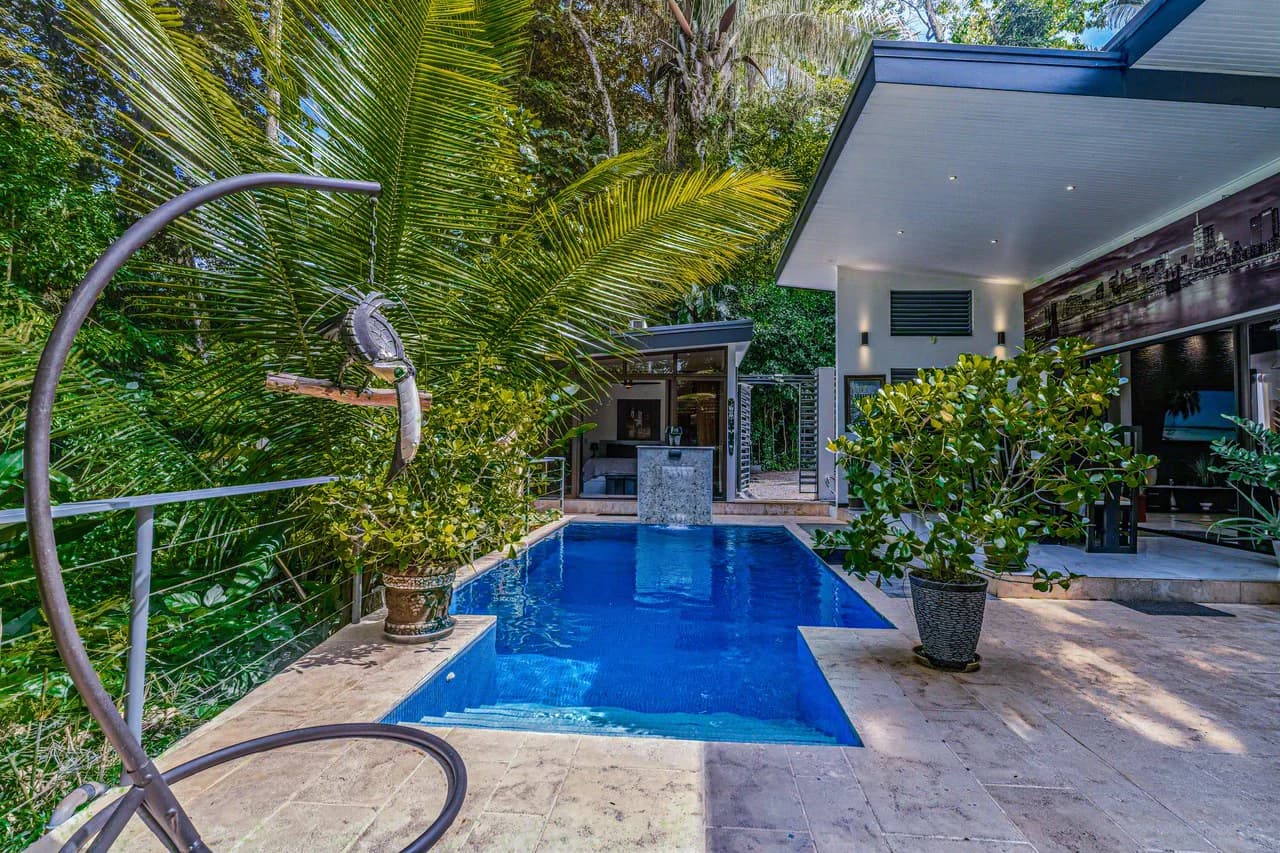Charming 2 Bedroom Home + Studio located in heart of Uvita - photo 1
