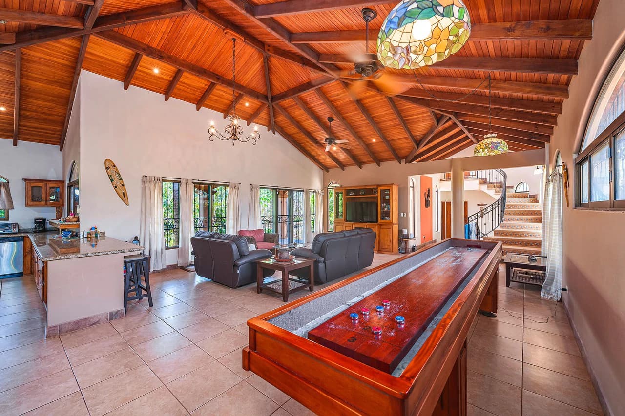 Casa Palacio: Elegant and Palatial 3BR in Gated Community - photo 20