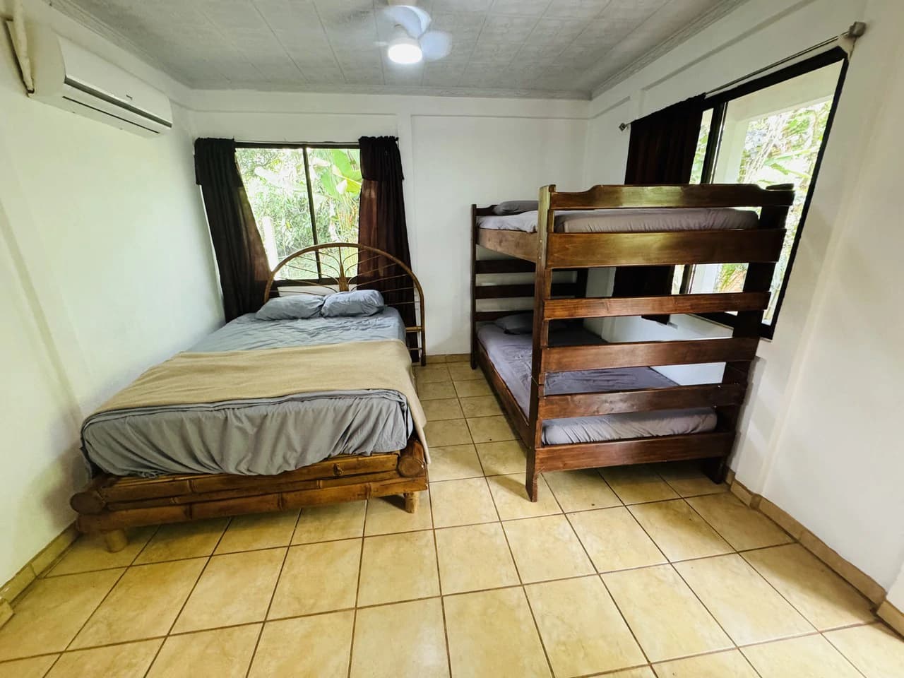 Downtown Uvita Commercial Room Rentals with Restaurant - photo 22