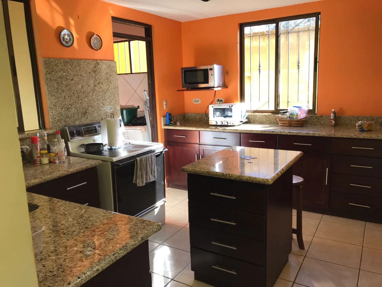 LUXURY HOUSE FOR SALE AND RENT IN LIBERIA: Beautiful luxury home in Liberia, Barrio La Cruz, in excellent location, very safe and quiet - photo 12