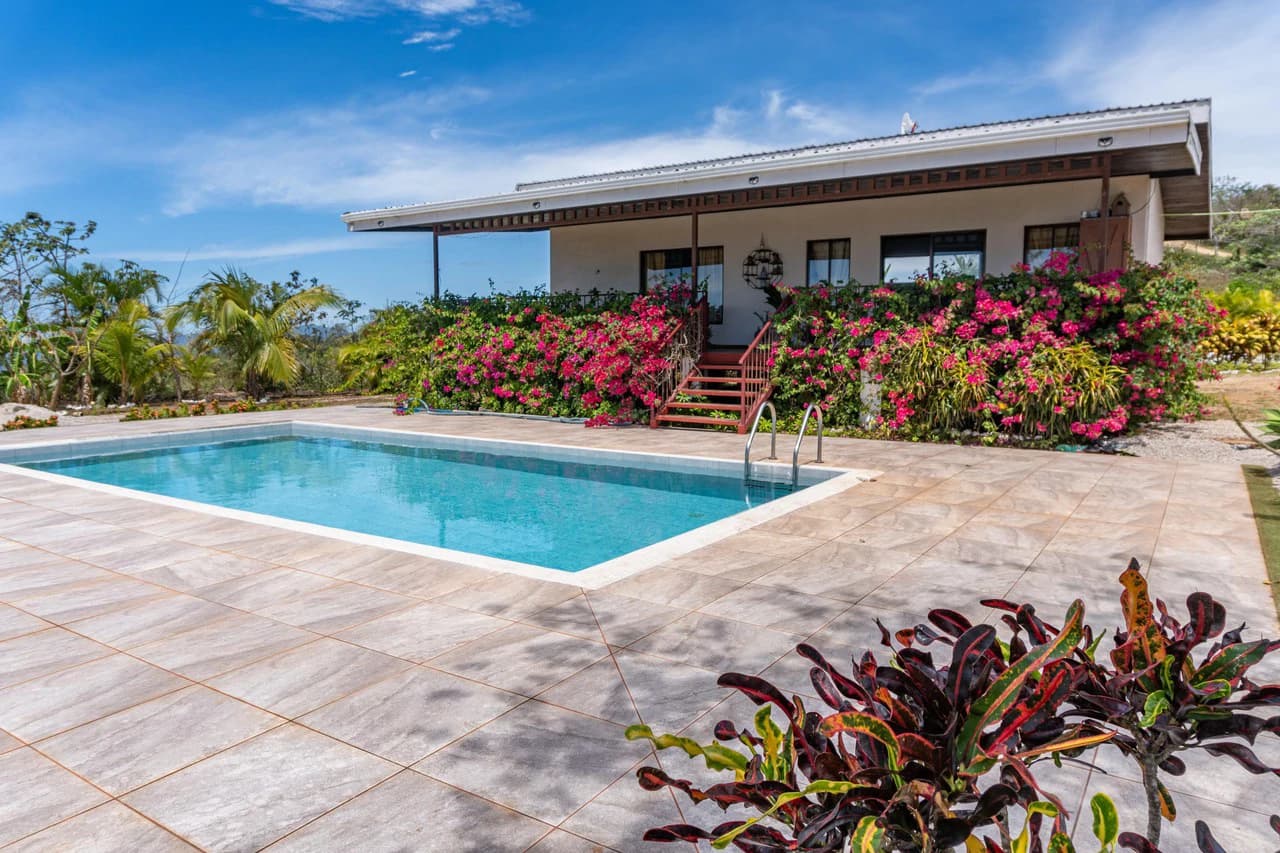 Casa Asia: Sweeping Ocean Views with All Solar Power - photo 1