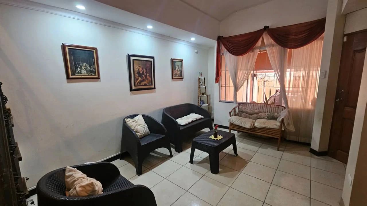 Spacious 6-Bedroom Family Home in Residencial Saint Clare, Moravia - photo 20