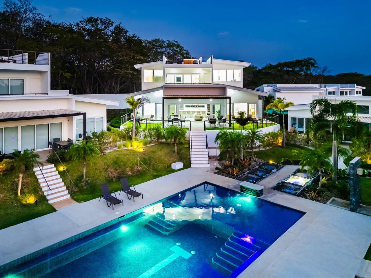 The Enclave: Ultra-Modern 5 Bedroom Villa Located Minutes From the Beach! - photo 45