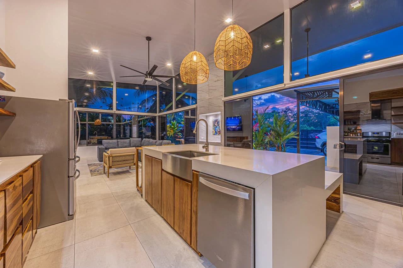 Elegant Tropical Home | 5 Minutes from Marino National Park: Near the Coast House For Sale in Bahía Ballena - photo 6