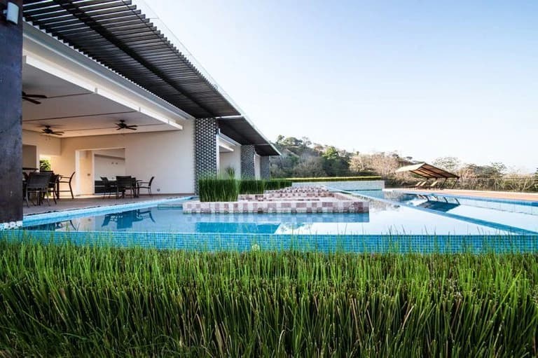2nd Floor, Unit 2.3: Modern luxury residence for sale, with views of the sea and the Marina