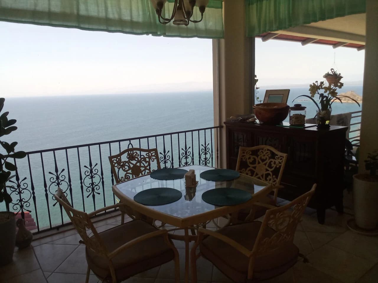 Celebrity Escape: Exquisite 4-Level Mansion with Private Infinity Pool in Altos Leona Mar! - photo 10