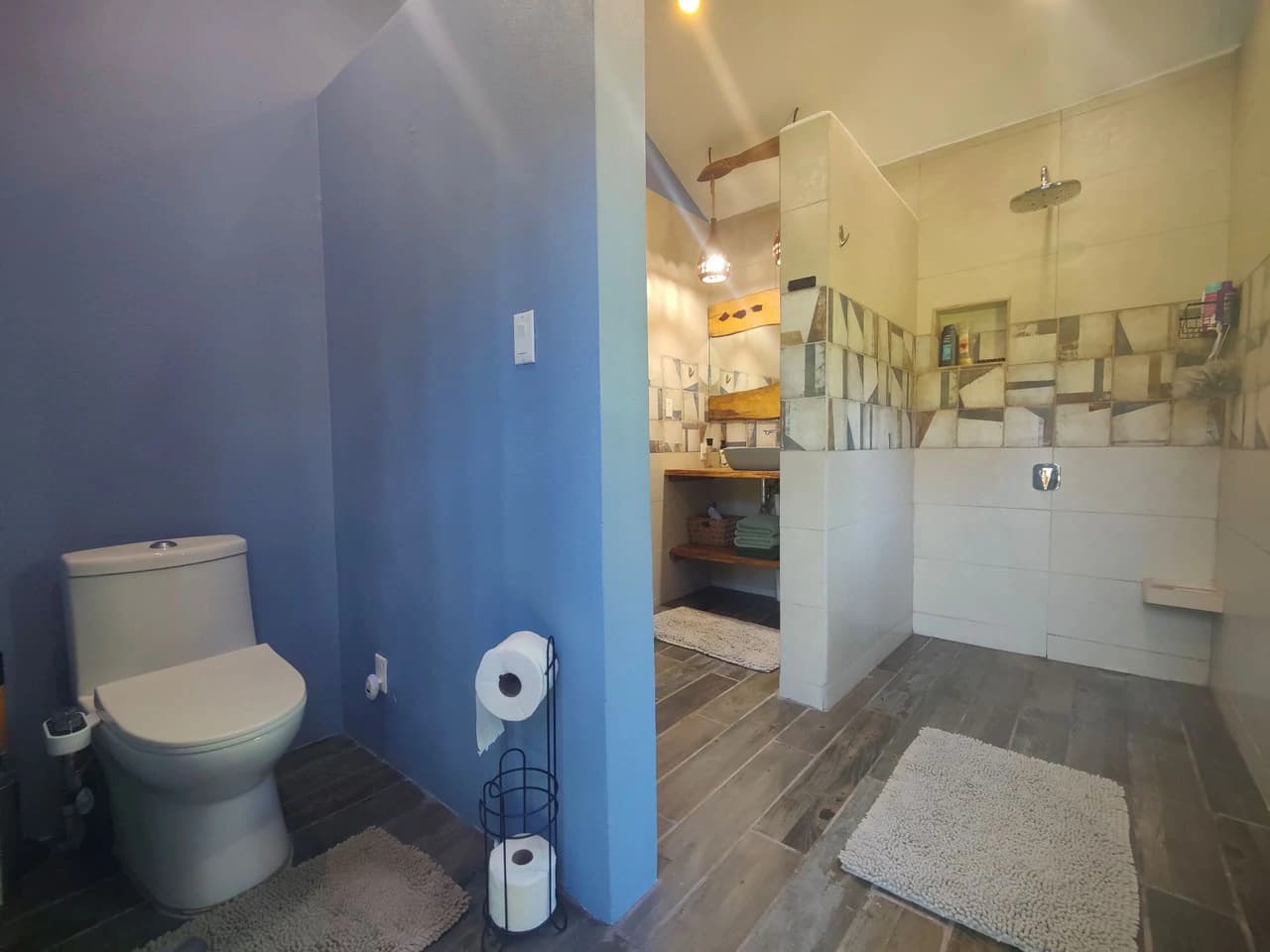 Penshurt Riverside Oasis: Stunning Riverside Property with 2-Bedroom Home and Additional Apartment - photo 17