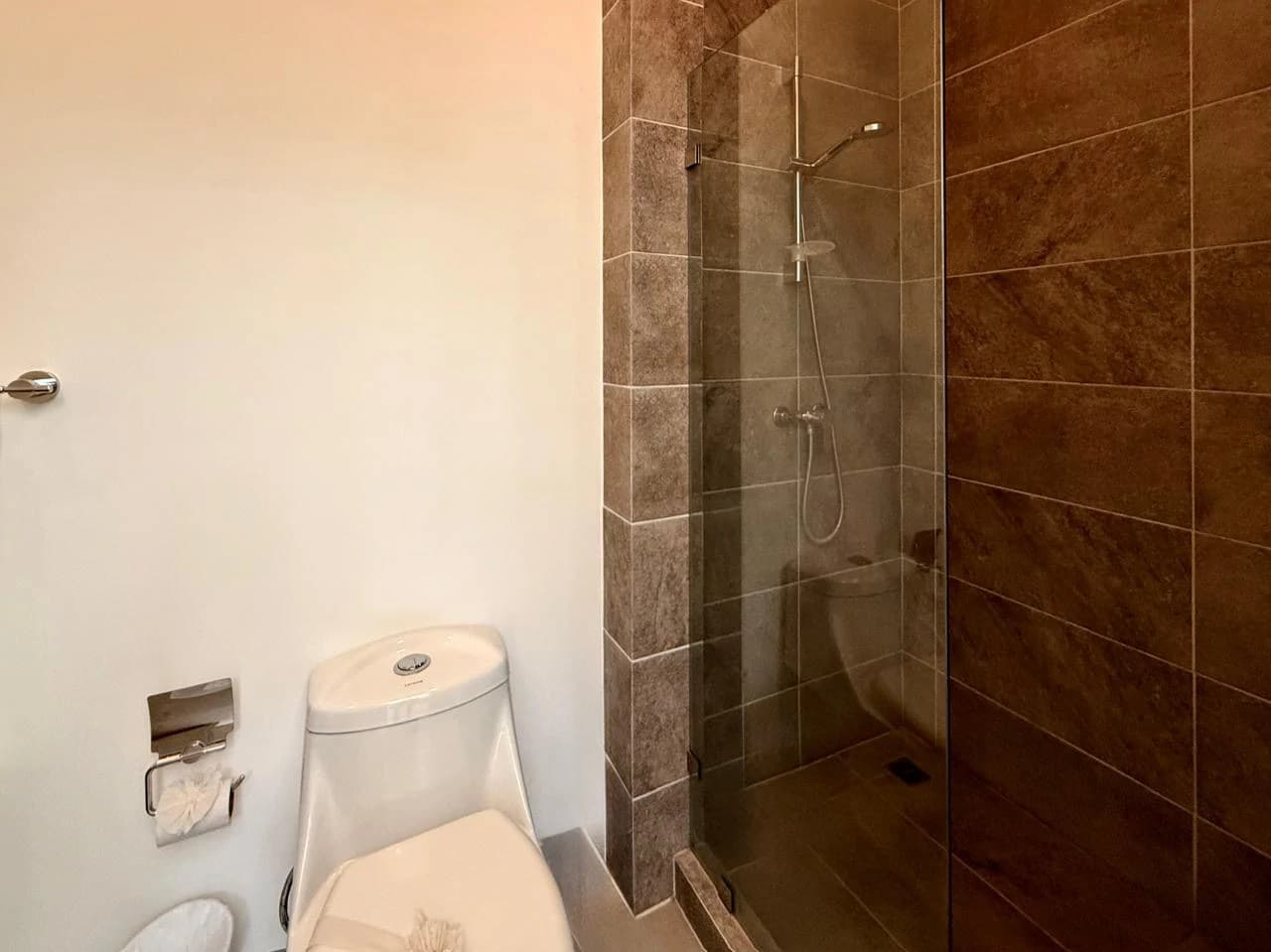 AZUL DEL MAR 54: USD $189,000: with one-of-a-kind location with private beach, security, and amazing amenities!: Luxury resort-style living. Furnished and decorated home with many upgrades Financing - photo 15