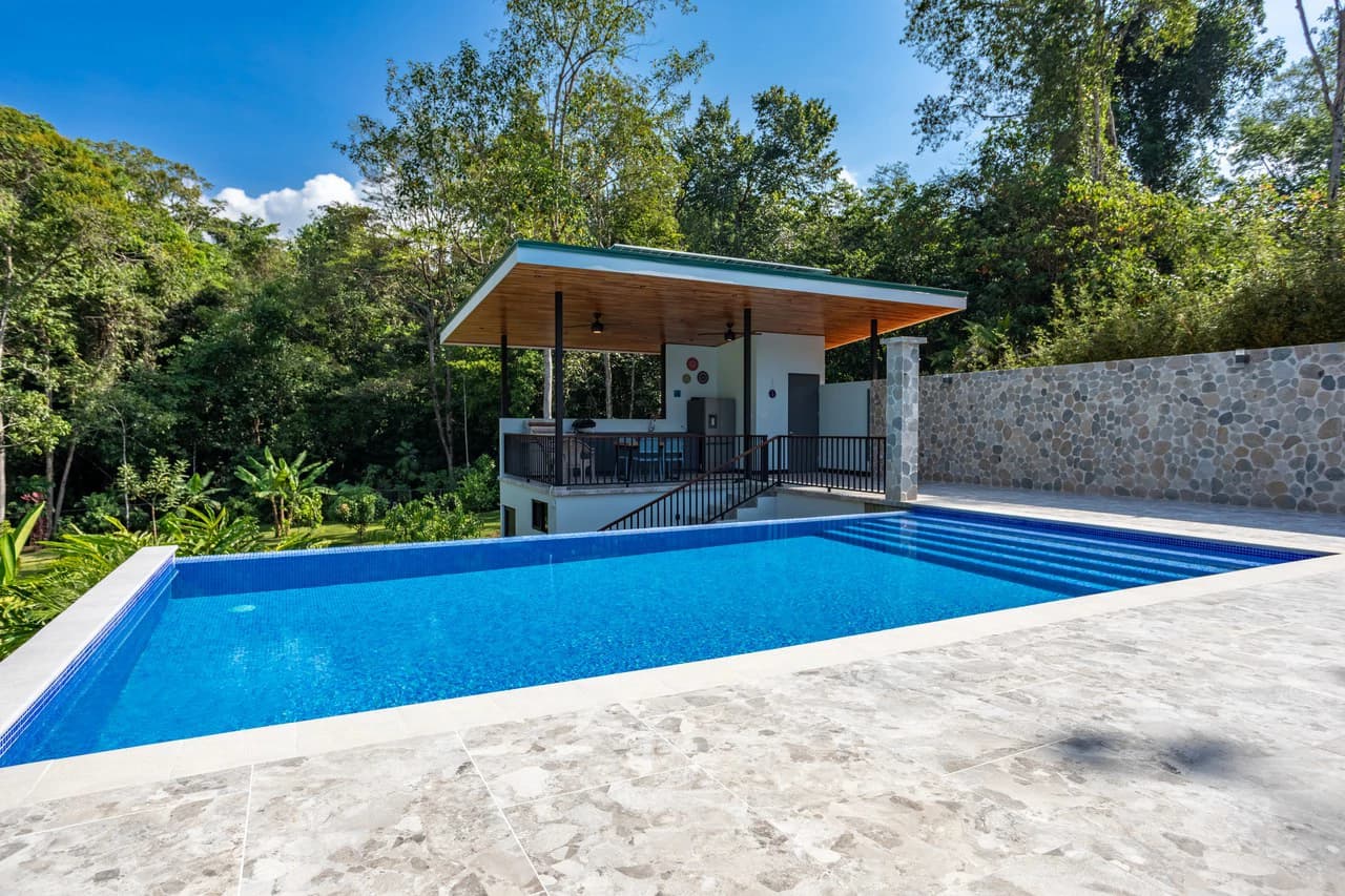 Custom Built Luxury Retreat with Guest Villas in Ojochal - photo 4