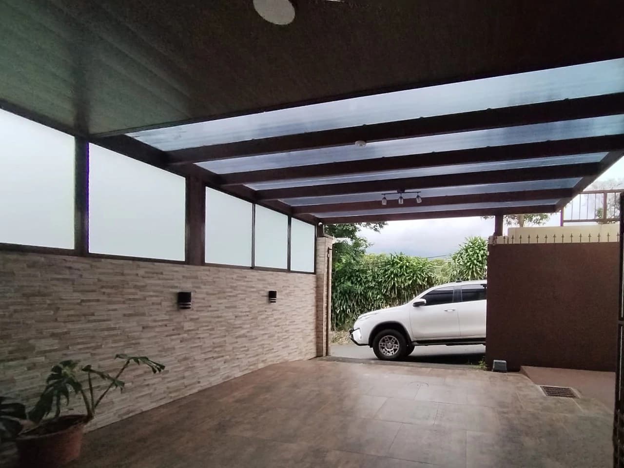 Lovely 2-Story House for Sale in Grecia - photo 12