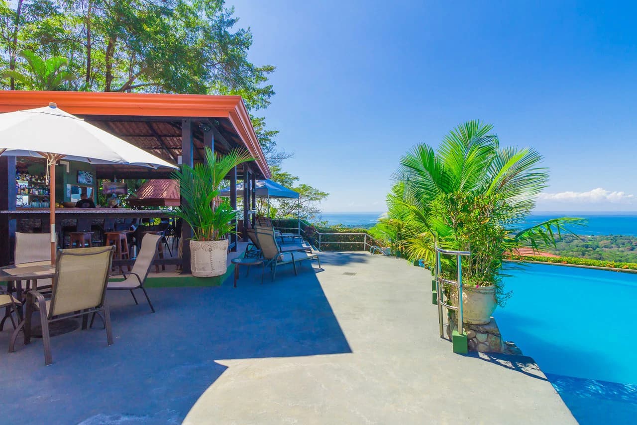 Popular 20-room Boutique hotel /retreat. Stunning ocean views - photo 27