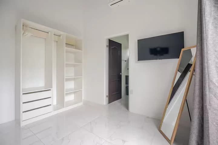 Butterfly Wings House 3 Bed 2 Bath Walking Distance To Town - photo 18