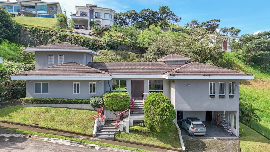 House For Sale in Ciudad Colón