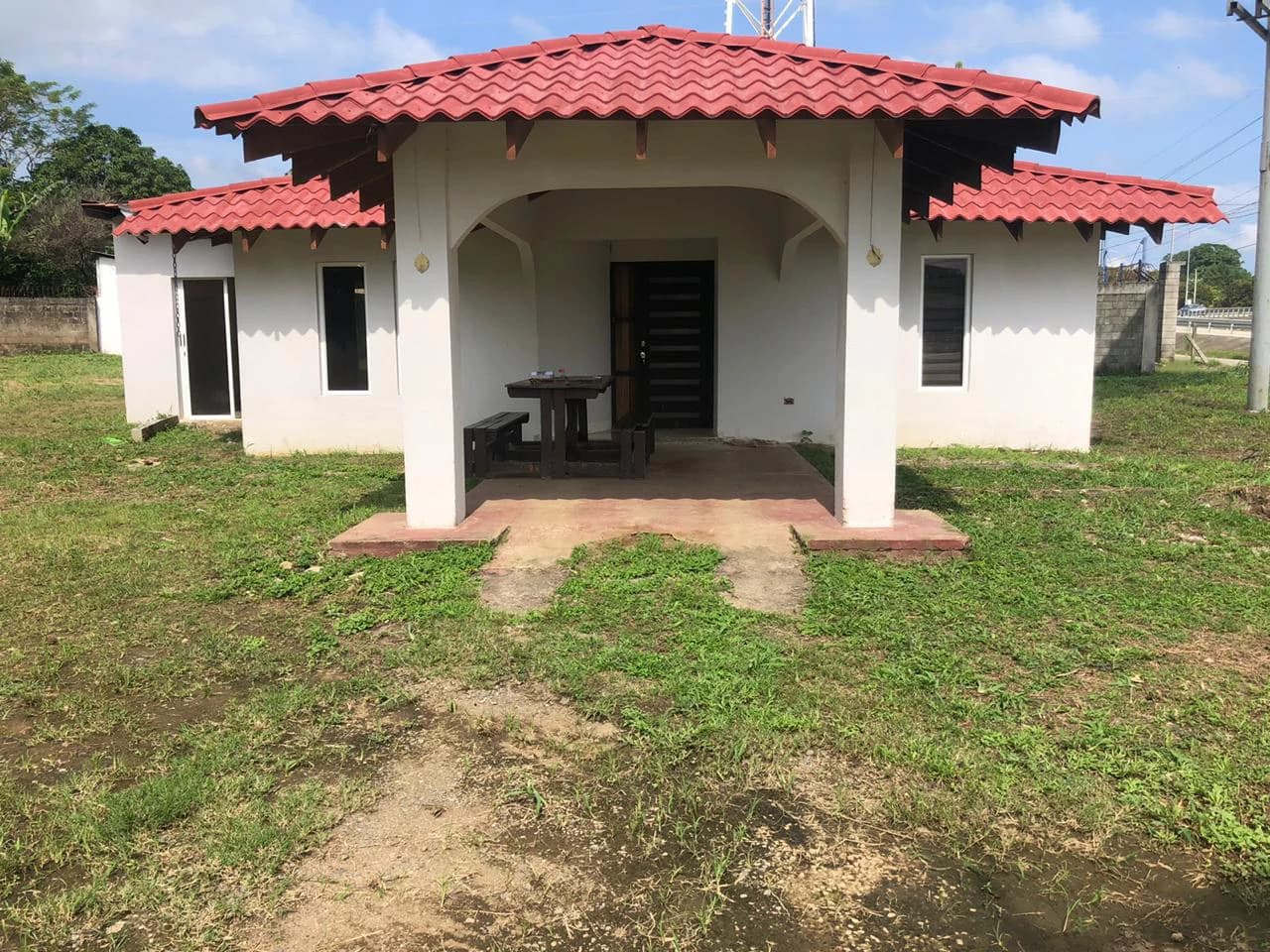 Large Commercial House, in front of Inter-American Highway and Mall in Liberia - photo 5