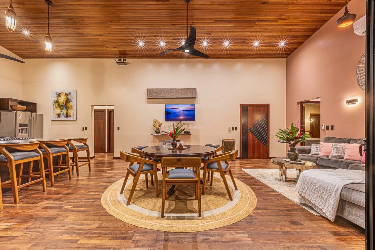 Casa Markissa: Luxury Oceanview Villa with Proven Rental Income. - photo 7