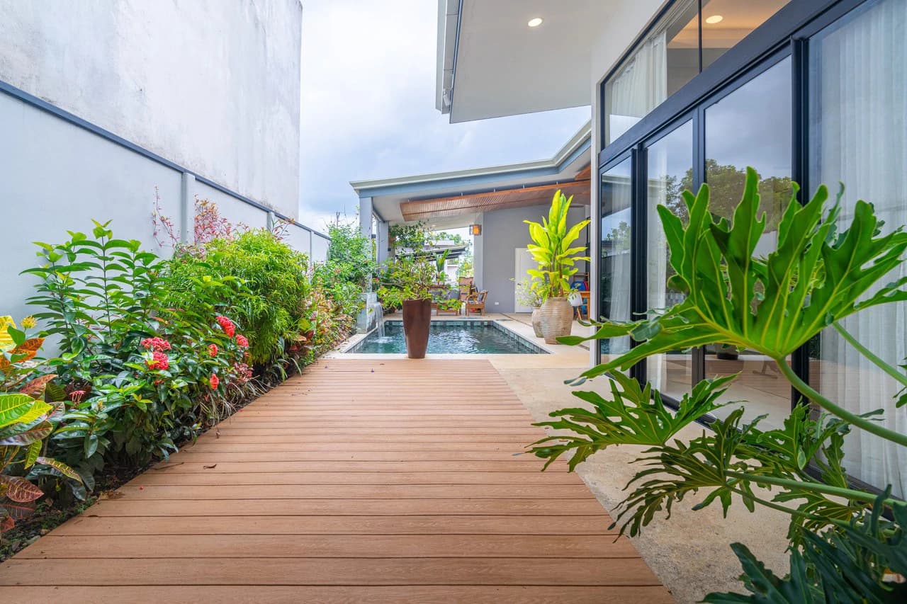 Casa Cola Ballena: Modern new construction, walk to the beach, Best in class location - photo 29