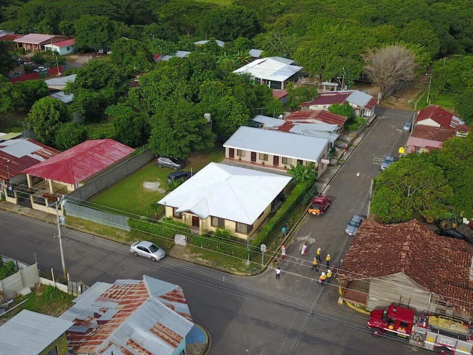 Commercial property for sale in the center of Bagaces, 1 beautiful house, and 4 producing apartments