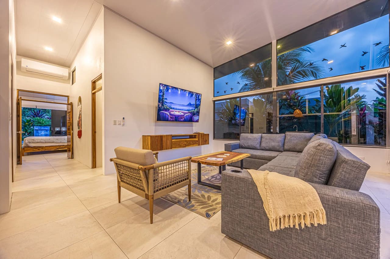 Elegant Tropical Home | 5 Minutes from Marino National Park: Near the Coast House For Sale in Bahía Ballena - photo 5