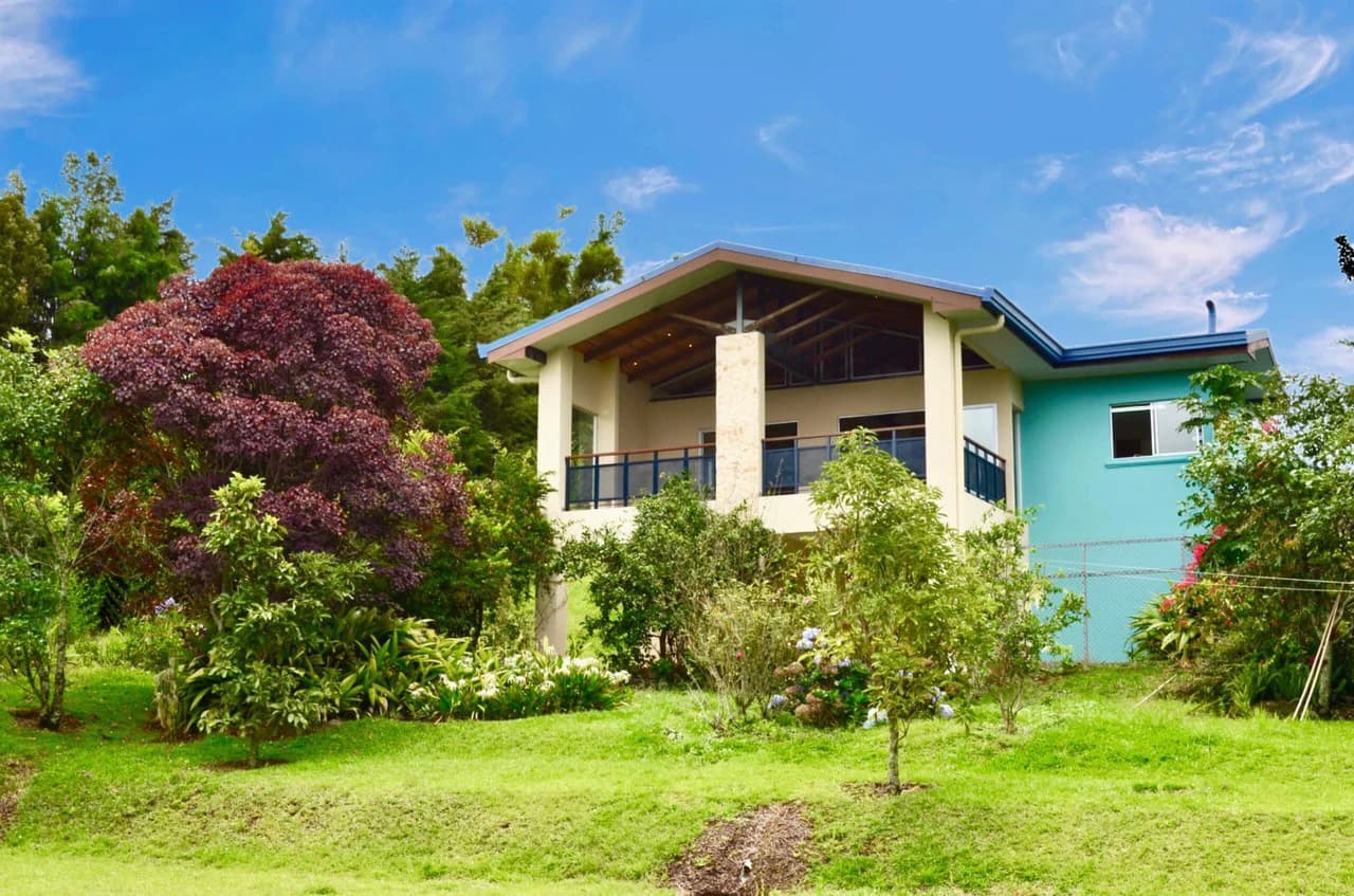 Mountain modern house in San Isidro, Costa Rica