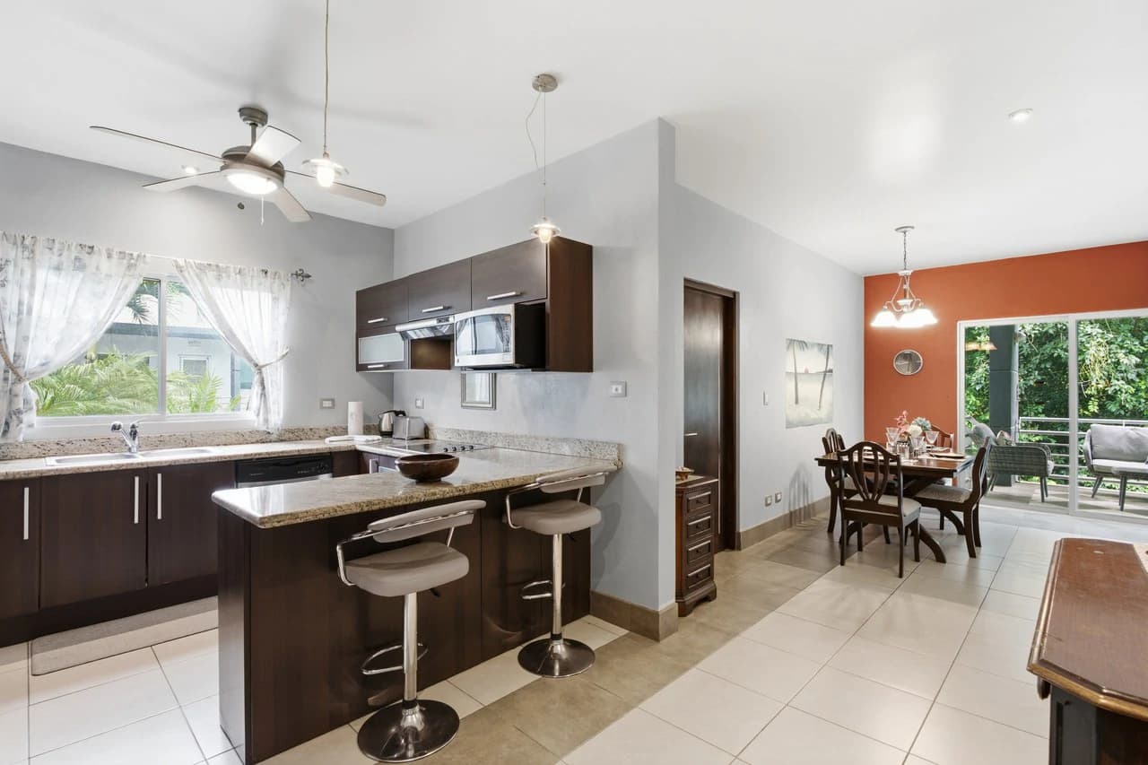Casa Blanca #8: Spacious 3-Bedroom Condo in Surfside Estates Near Playa Potrero Beach - photo 5