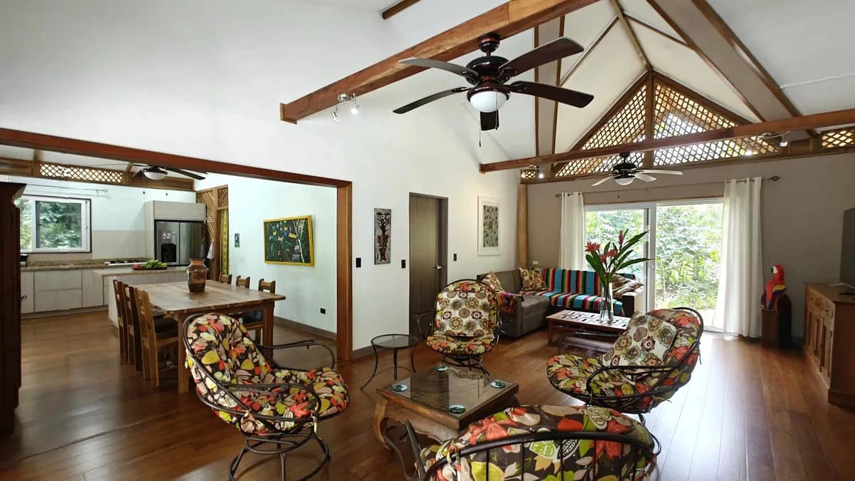ID 1055: Elevated Jungle Residence on Expansive Riverfront Jungle Land - photo 7